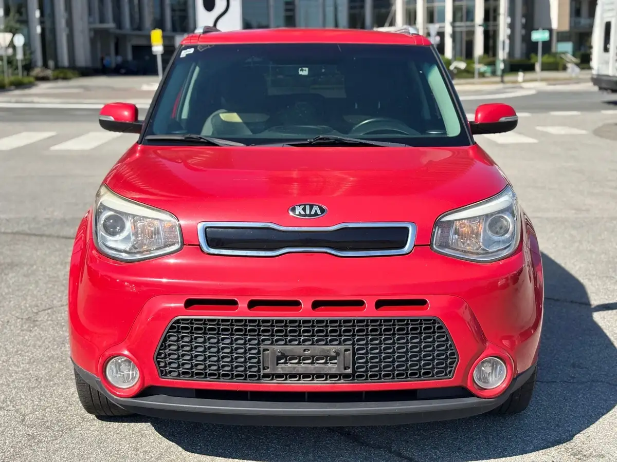 Voxcar KIA Soul HATCHBACK in Red, VANCOUVER