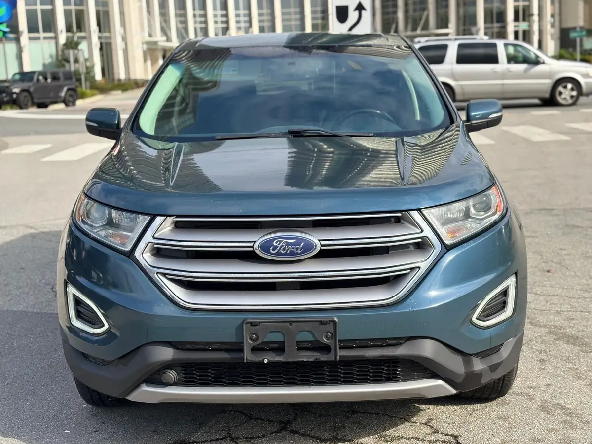 Voxcar FORD Edge SUV in Green, VANCOUVER