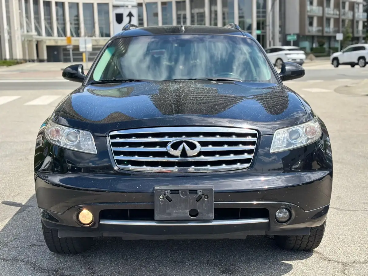Voxcar INFINITI FX35 SUV in Black, VANCOUVER