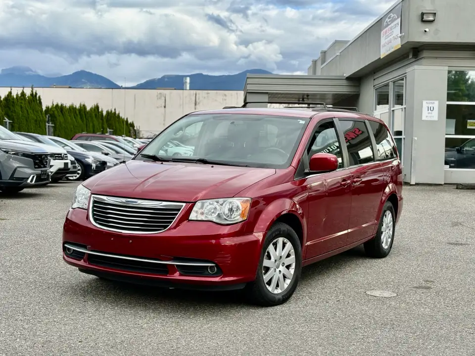 Voxcar CHRYSLER Town and Country VAN in Red, VANCOUVER